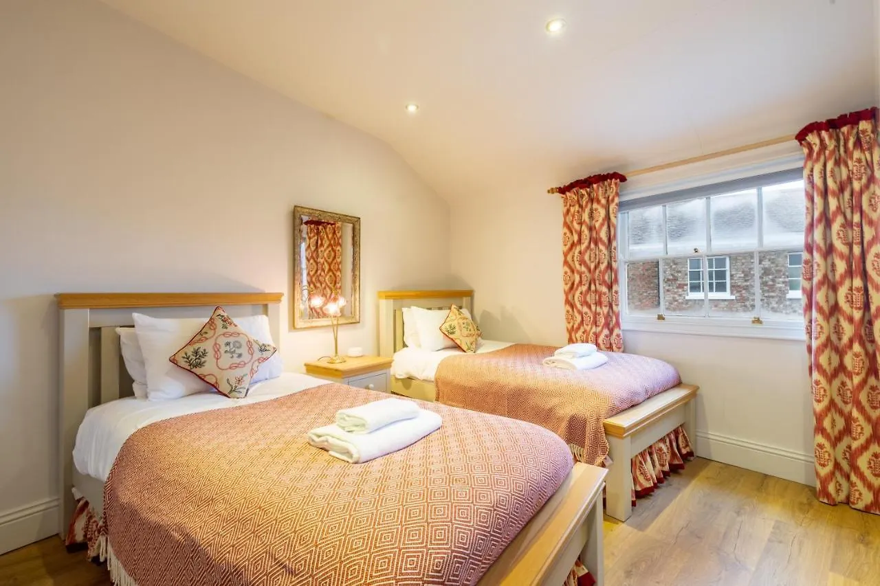 Apartment 4 - The Kings York
